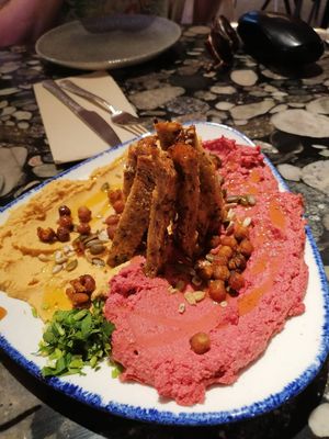 Hummus at Hors Categorie in Girona