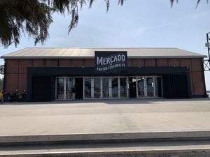 Mercado de frutos culturales at Confetti in Rosario