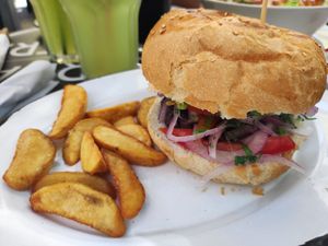 Hamburguesa de porotos negros at La Barrita Sanguchera in Santiago