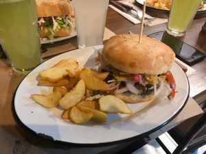 Hamburguesa chicharito  at La Barrita Sanguchera in Santiago