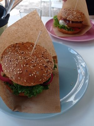 Mexican & tofu burger at RoseHip Bistro - Pylimo in Vilnius