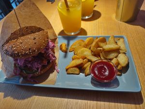 Jackfruit burger at RoseHip Bistro - Pylimo in Vilnius