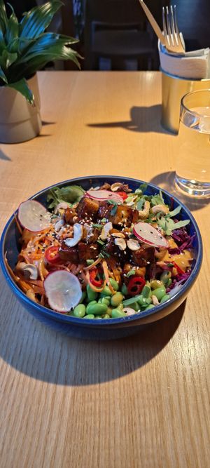 Tempeh teriaki bowl at RoseHip Bistro - Pylimo in Vilnius