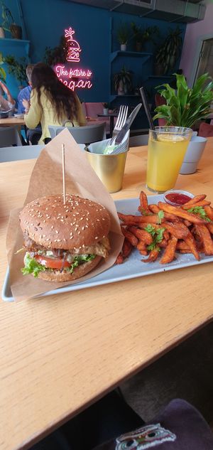 Burger at RoseHip Bistro - Pylimo in Vilnius