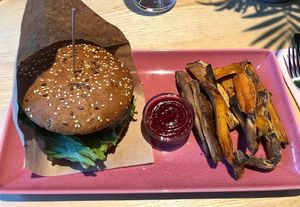 🍔🍟 at RoseHip Bistro - Pylimo in Vilnius