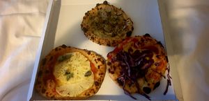 Vegan Hawaii,  vegan spicy lamb and vegan truffle & thyme at Pico Pizza - Nørrebro in Copenhagen