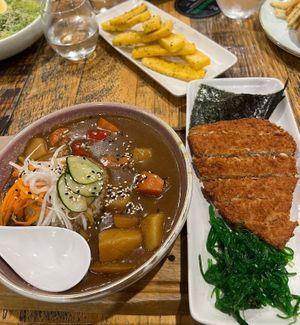 Veganes Katsu Curry und vegane Polenta fries at Henry and The Fox in Melbourne