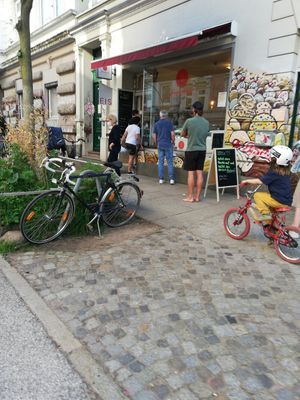 Frau Meis at Frau Meis Eisladen in Hamburg