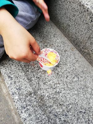 Mango mit Streusel 🙃 at Frau Meis Eisladen in Hamburg