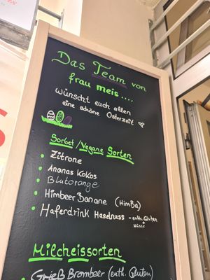  at Frau Meis Eisladen in Hamburg