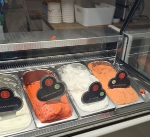  at Frau Meis Eisladen in Hamburg