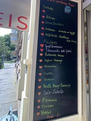  at Frau Meis Eisladen in Hamburg