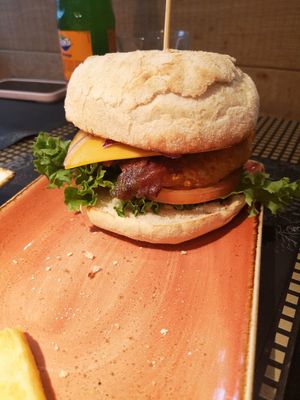 Veganer Burger "Klassik Vacon" at Peter Pane in Muenster