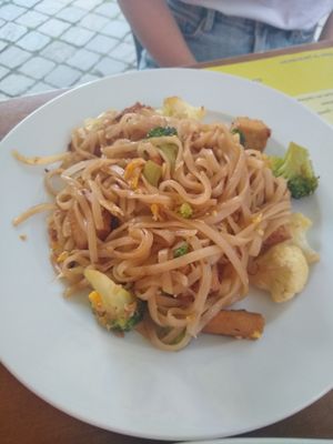 Pad see ew at Pet Thai in Maastricht