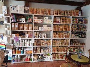 Organic store & coffeeshop with superfoods, chocolate, coffee at Eko-Logiskt konceptcafé in Falkenberg