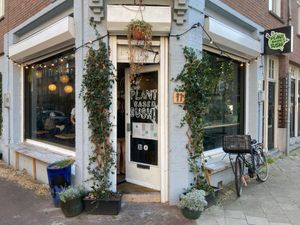 Outside (showing this certainly is NOT a popup!) at Plant Based Sushi in Amsterdam