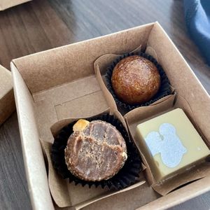 Vegan brigadeiros at Marjhan Culinaria Vegana in Porto Alegre
