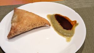 Samosas at Elfegne in Washington