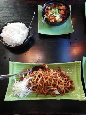 Mapo tofu vegetar and Wok udon noodles at Soya in Bergen