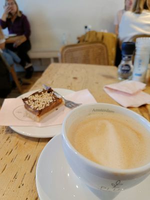 Oat chai latte with vegan Snickers bar at Pluk in Amsterdam