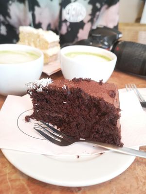 Chocolate cake and matcha latte at Pluk in Amsterdam