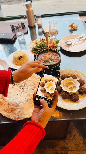 Always busy to take photos!   at Wardah in Jeju