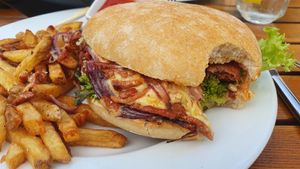 Bacon cheese burger at Green Flamingo in Innsbruck