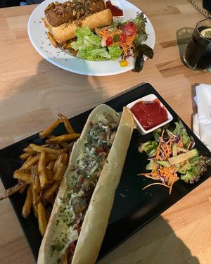 mains  at Green Flamingo in Innsbruck