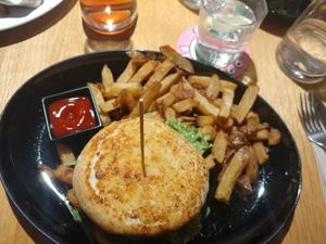 Veganer Chicken Burger at Green Flamingo in Innsbruck