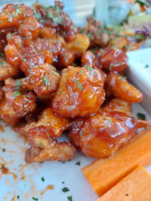 BBQ cauliflower wings at Green Flamingo in Innsbruck