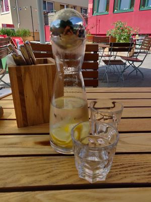 Lemon water and the terrace at Green Flamingo in Innsbruck