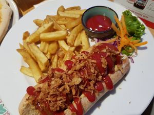 Vegan Beyond Meat hot dog at Green Flamingo in Innsbruck