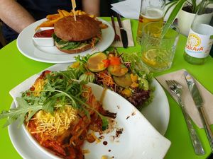 Lasagne und Burger at Green Flamingo in Innsbruck