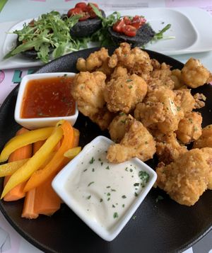 Cauliflower Wings and Bruschetta  at Green Flamingo in Innsbruck