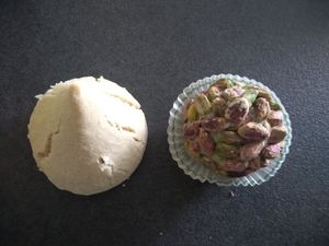 Montecao vanille + boule pistache = 3,60euros at Delices des Tunis in Toulouse