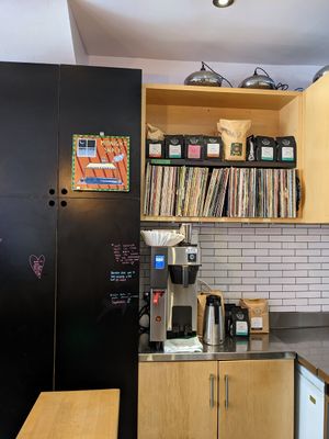 Bonne ambiance musicale assurée at Paquebot - Mont-Royal in Montreal