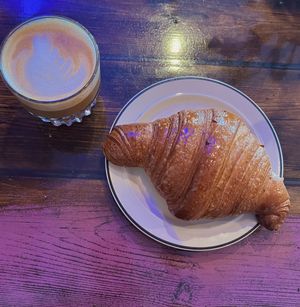 vegan croissant and curry latte with oat milk   at Paquebot - Mont-Royal in Montreal