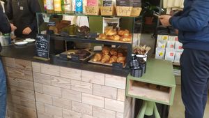 5 vegan items on display on a Saturday noon (vegan rhubarb cake was already sold out) at Man Versus Machine Coffee Roasters in Munich