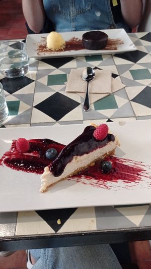 Tarta de queso y coulant at VEGA - Alamo in Madrid