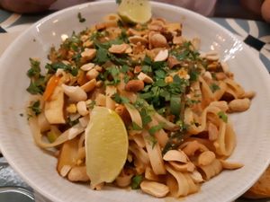 Main: Pad thai at VEGA - Alamo in Madrid