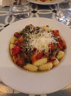 Menú del día: noquis con boloñesa de setas y pesto at VEGA - Alamo in Madrid