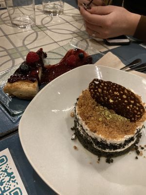 carrot cake y cheesefake at VEGA - Alamo in Madrid