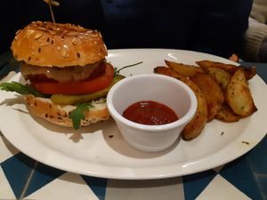 Main / Pea burger at VEGA - Alamo in Madrid