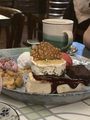 degustación de postres   at VEGA - Alamo in Madrid