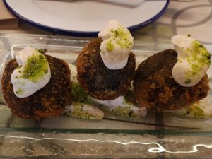 Entrante: croquetas "en su tinta" (sirven 6 uds.) at VEGA - Alamo in Madrid