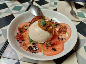 Starters / Burrata at VEGA - Alamo in Madrid