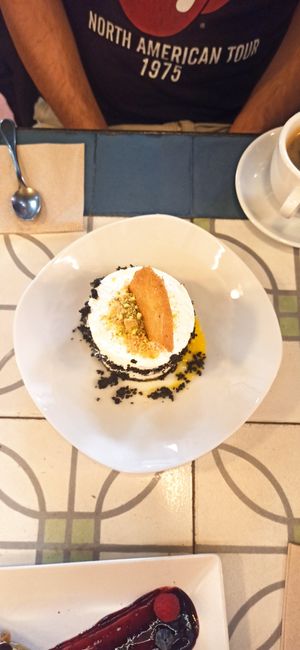 Tarta de zanahoria y cerveza negra at VEGA - Alamo in Madrid