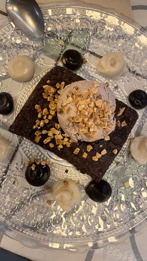 Brownie com sorvete de pistache   at VEGA - Alamo in Madrid