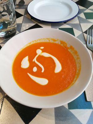 sopa de vitamina C con naranja, zanahoria y azafran at VEGA - Alamo in Madrid