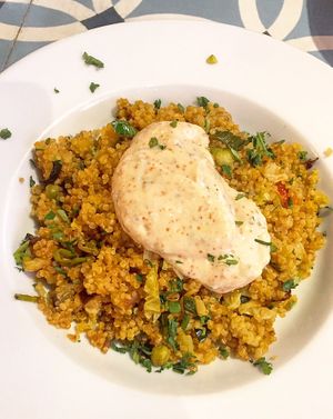 Salteado thai de quinoa con verduras, vegan mayo, chile y lima  at VEGA - Alamo in Madrid